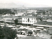 Άποψη του ανατολικού τμήματος του Τρανού μαχαλά, στο σημείο όπου λειτουργούσε  η «αγορά της Τετάρτης». Προπολεμική φωτογραφία. Αρχείο Θανάση Μπετχαβέ