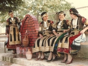 Η παραδοσιακή Καραγκούνικη φορεσιά από τους «Θεριστάδες»