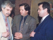 Ο Γιάννης Σιαφαρίκας και ο Χρήστος Παπαγιάννης με τον τότε υπουργό Πολιτισμού κ. Σταύρο Μπένο.