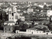 Ο προπολεμικός ναός του Αγ. Αθανασίου. Λεπτομέρεια φωτογραφίας από επιστολικό δελτάριο του Νικ. Κουρτίδη. Περίπου 1935.
