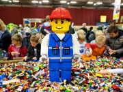 H LEGO κόβει τη διαφήμιση από την Daily Mail για το πρωτοσέλιδο μίσους