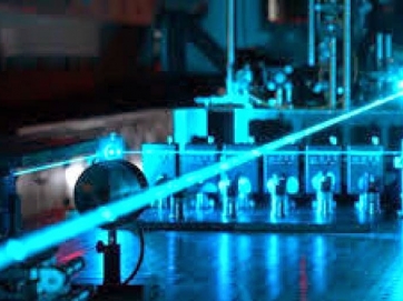 Ερευνητές δημιούργησαν οπτοηλεκτρονικό διακόπτη «υγρού» φωτός