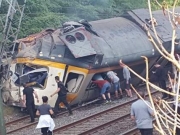 Εκτροχιασμός τρένου: «πολλοί νεκροί», σύμφωνα με την εταιρεία (βίντεο)